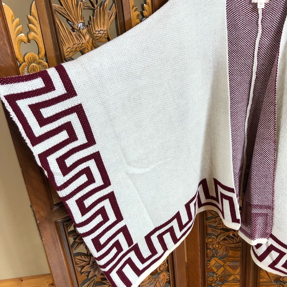 Misia Cream & Red Poncho Cardigan Women Sz M/L Short Sleeve Adult New NWT - Picture 4 of 8